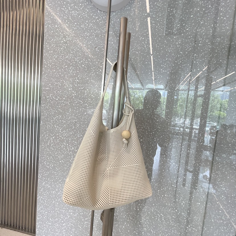 2025S Designer Women New Internet Celebrity Color Contrast Laser Hollow Tote Handbag Shoulder Underarm Bun Mother Bag