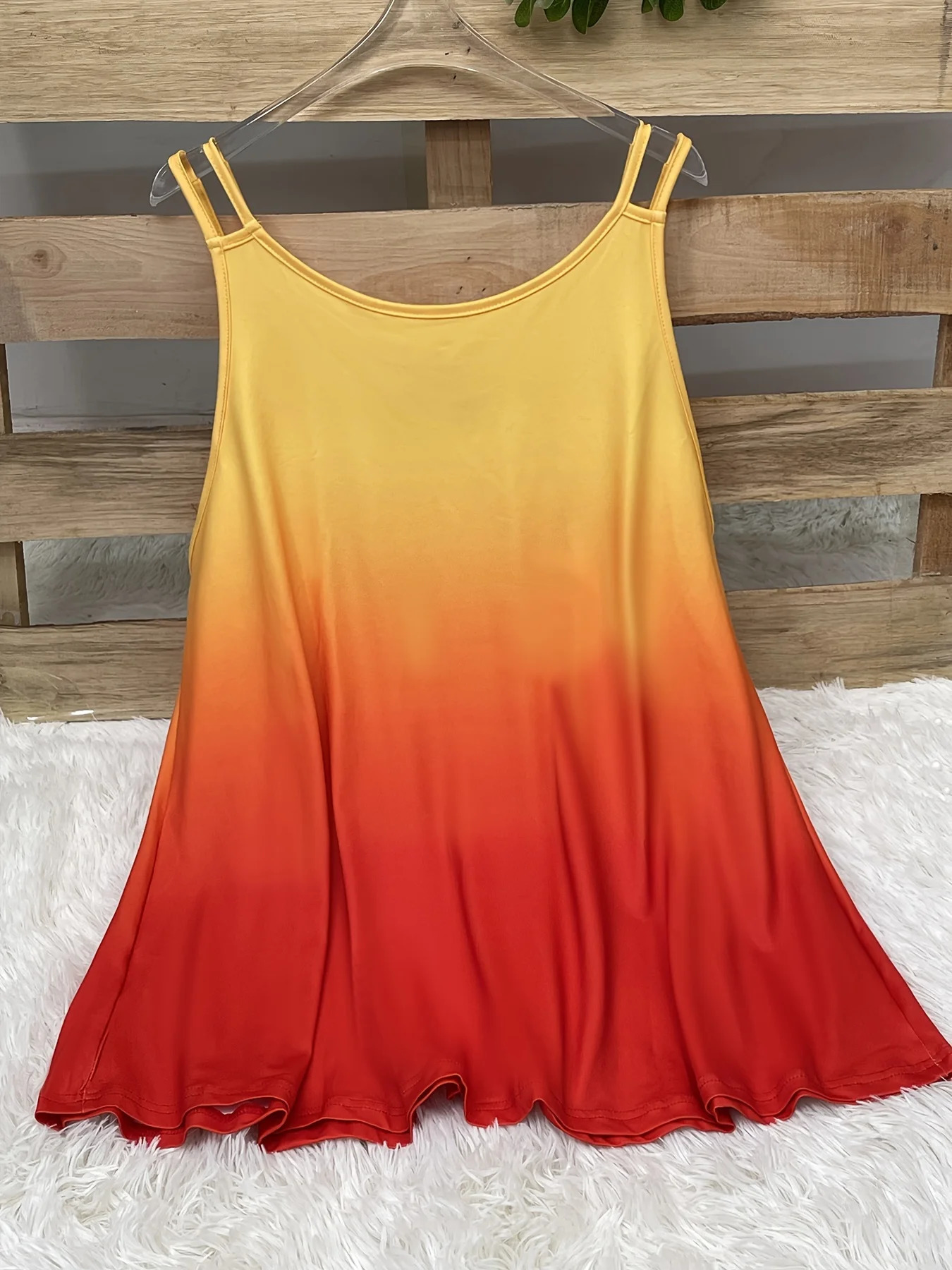 Womens Plus Size Sleeveless Gradient Tank Top with Cutout for Summer Casual Wear Comfortable and Stylish 250515