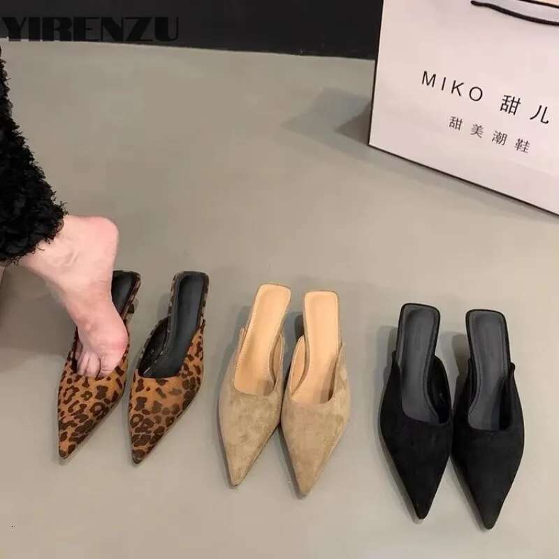 2025 Designer Pointed Toe Women Mules Slippers Fashion Shallow Slip On Casual Low Heel Ladies Slides Shoes