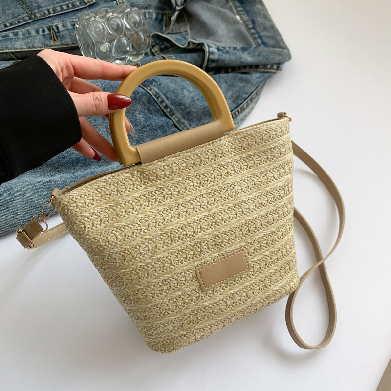 Super Popular Women's New Luxury Bag New Free Delivery Designer Bag Woven Contrasting Color Simple And Atmospheric Shoulder Texture Commuting Buc