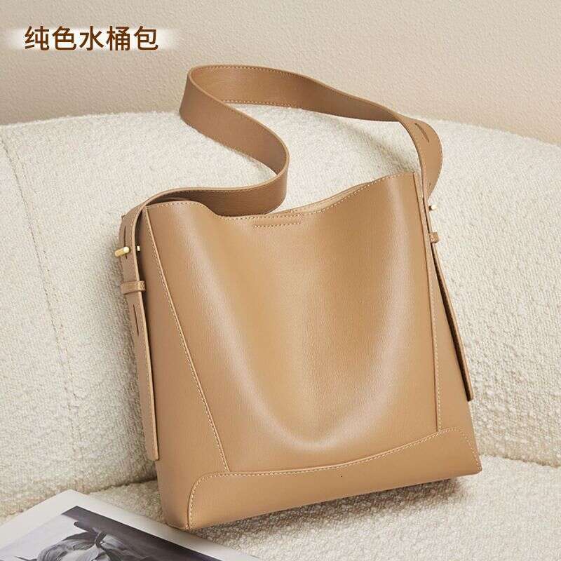 Spring Summer Leather for Women 2025 High end Solid Color Bucket Large Capacity Commuter Tote Single Shoulder Crossbody Bag