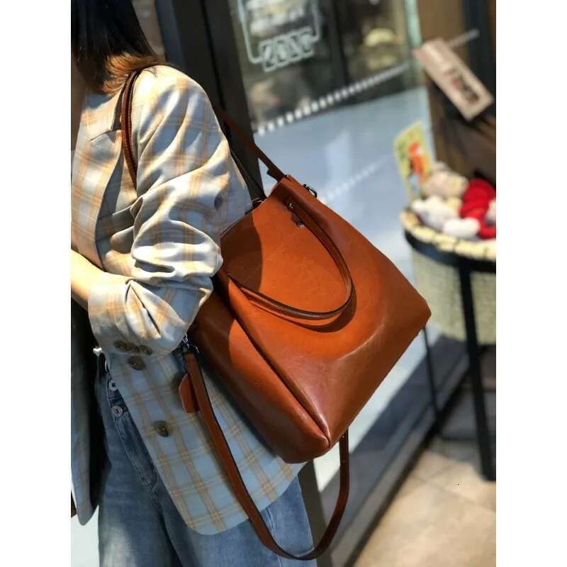 Commuter new tote large capacity shoulder handbag crossbody bag, leather women's bag