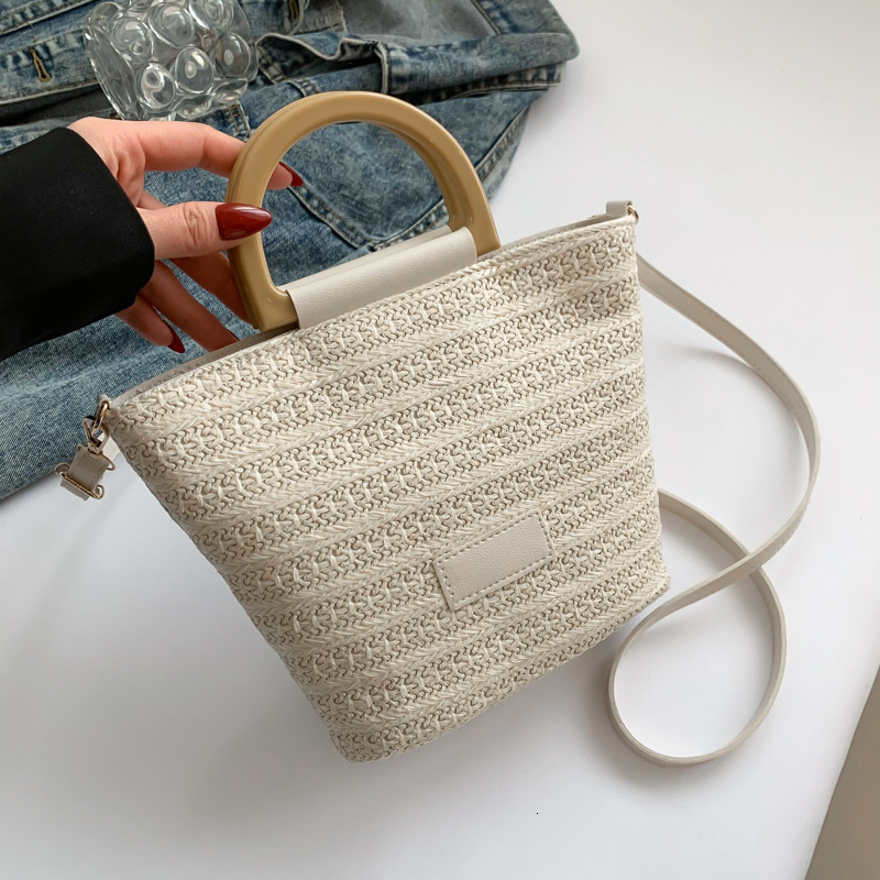 Super Popular Women's New Luxury Bag New Free Delivery Designer Bag Woven Contrasting Color Simple And Atmospheric Shoulder Texture Commuting Buc