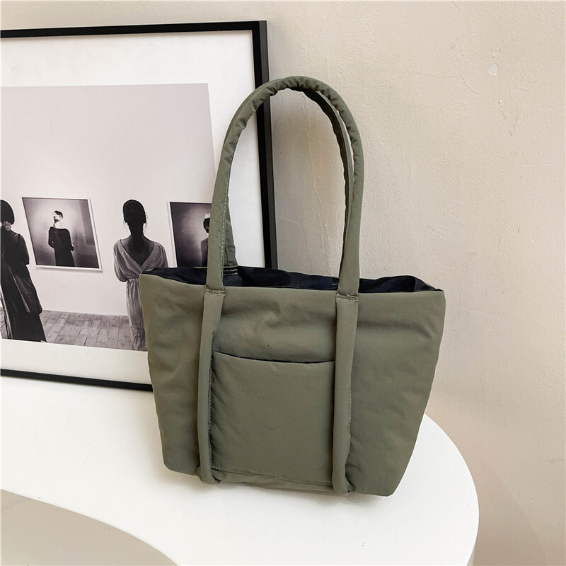 Free Delivery Designer Bag Autumn Winter Women's Shoulder Large Capacity Polyester Niche Design Commuting Versatile And Fashionable 2025 Tote For