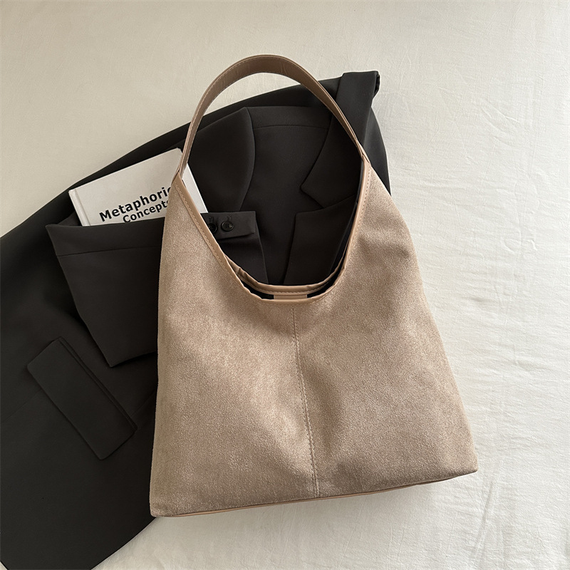 Free Delivery Designer Bag 2025 Autumn/winter Personalized Commuter Shoulder Large Capacity Fashionable Simple Leisure Underarm Tote Bag Luxury Bag