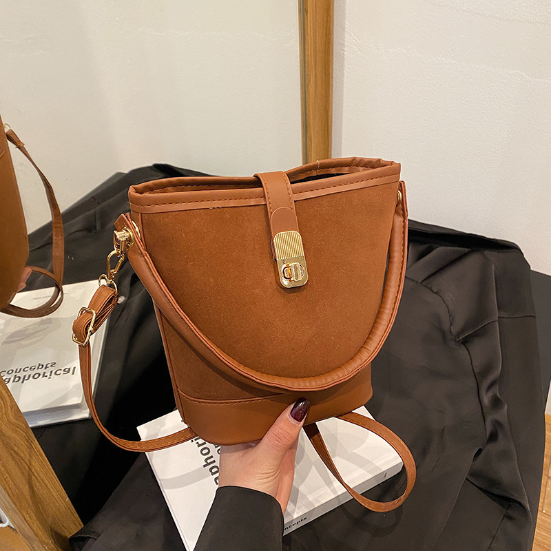 Free Delivery Designer Bag Casual Handheld Small Bag For Women 2025 Fashionable And Versatile Bucket Bag Niche Design Contrasting Color Crossbody Luxu
