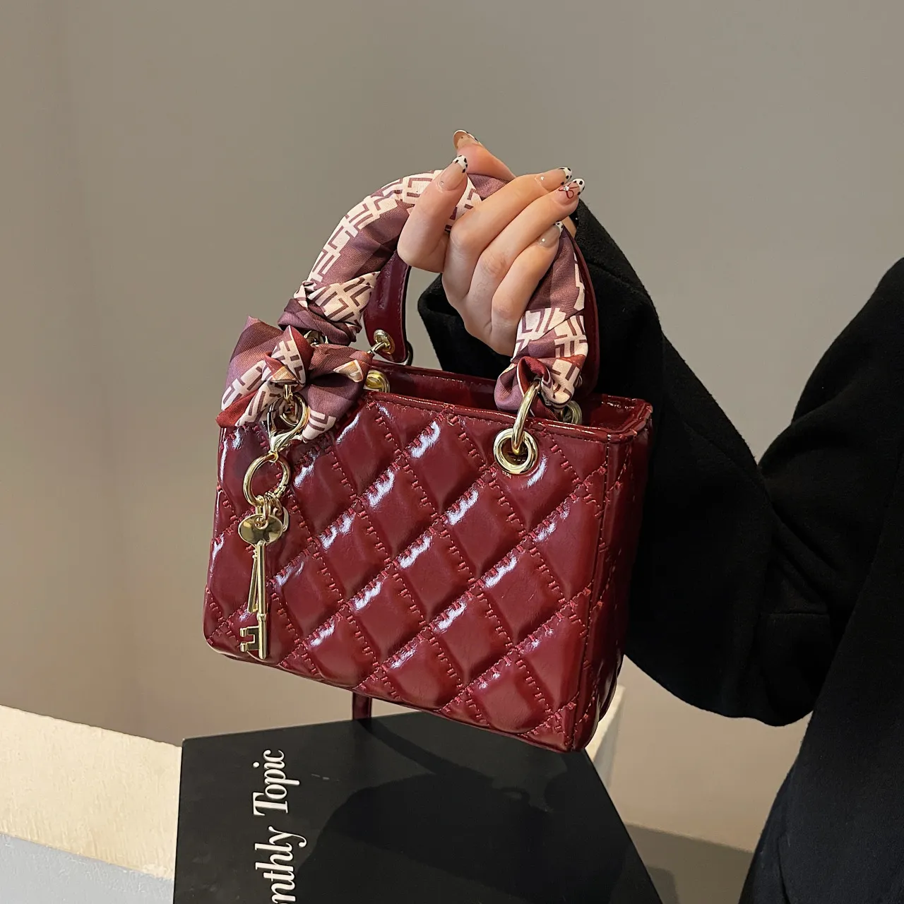 2024 New Designer Bag Lingge Daifei Fashion Handheld Lady Bag Single Shoulder Crossbody Bag Korean style Niche Design