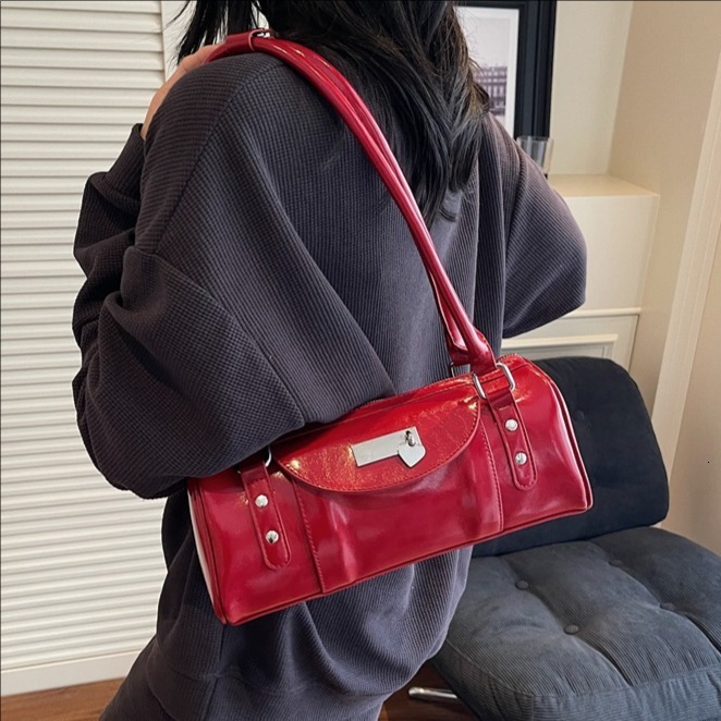 Rivet motorcycle hand-held Boston for women 2025 new niche design versatile single shoulder armpit bag