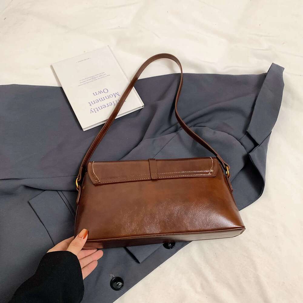 Vintage Handbag French Baguette Oil Wax Leather Single Shoulder Armpit Bag For Commuting