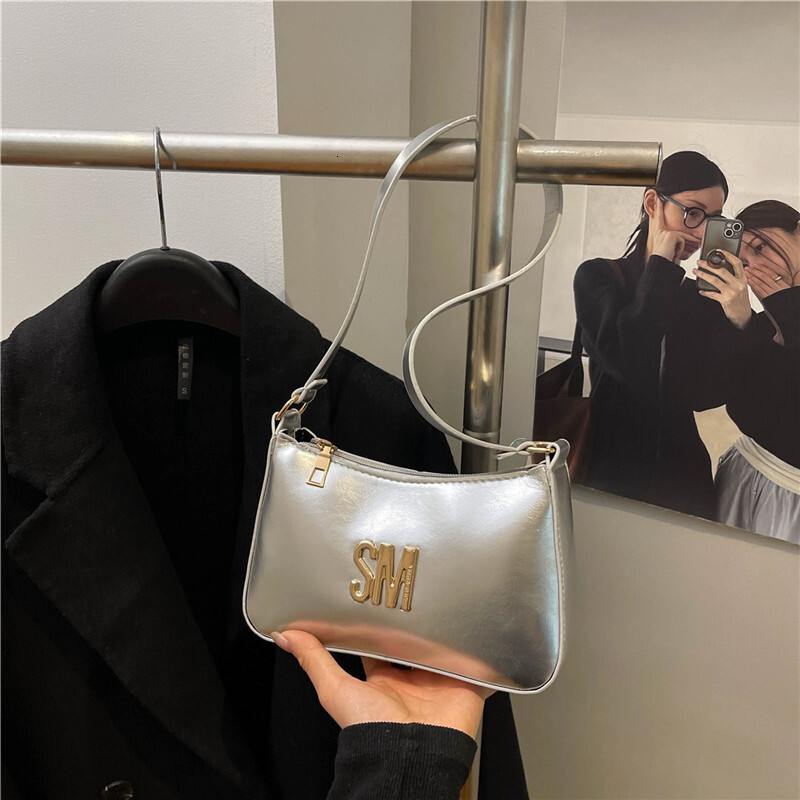 Western Women's 2025 Luxury Bag Summer New Style Texture Popular Letter Commuting Handheld New Free Delivery Designer Bag Crossbody Bag Trend