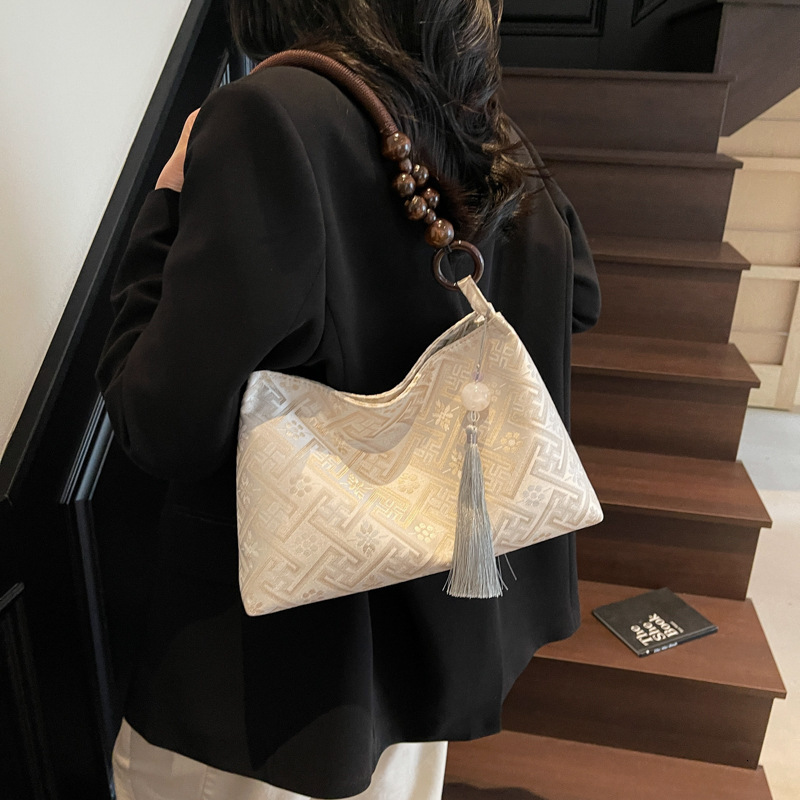 2025 New Chinese style Handheld Underarm for Women, Fashionable, Versatile, and Minimally Designed, High end Shoulder Bag