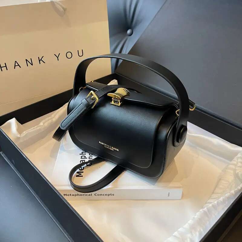 Classic Black Shoulder Bag Women's Versatile Retro Crossbody Square Bags New Large Capacity Textured Leather Flap Handbags