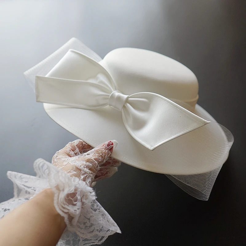 French White Bownot Satin Top Hat Women Banquet Elegant British Celebrity Dress Fascinator Bride Wedding Black Fedora Hat 250514