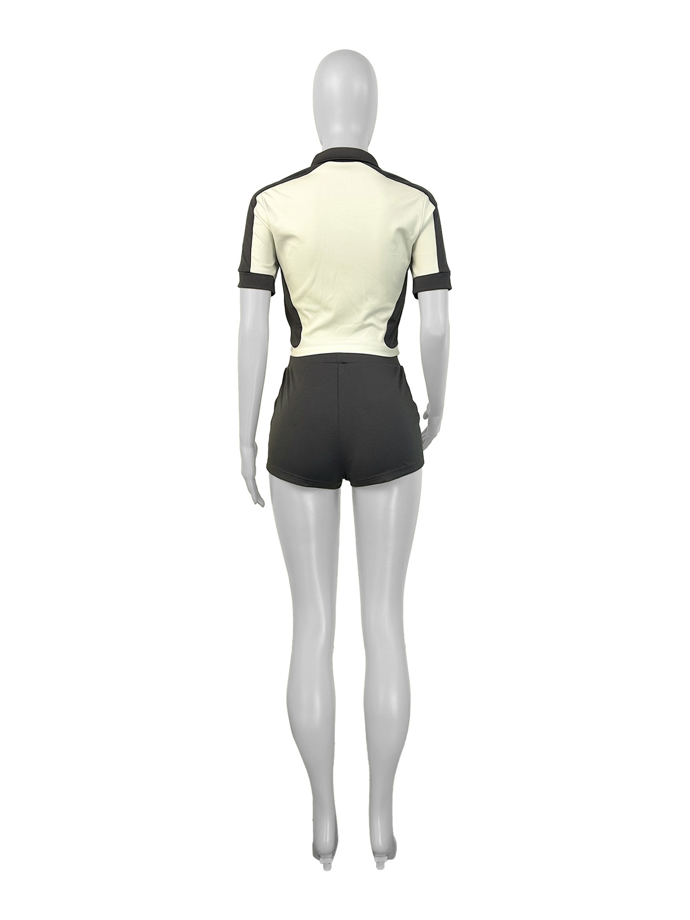 Designer of a slimming and figure-hugging two-piece top sporty short-sleeved shirt and shorts set size s-2xl