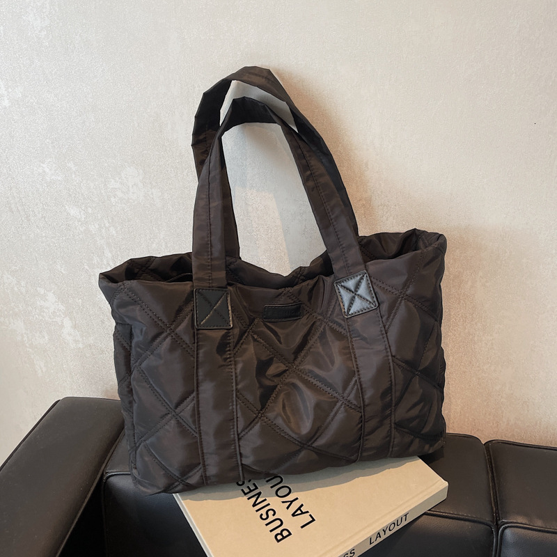 Free Delivery Designer Bag Versatile Lingge Tote 2025 Autumn/winter Handheld Crossbody Women's End Large Capacity Fashion Shopping Bag Trend Luxu