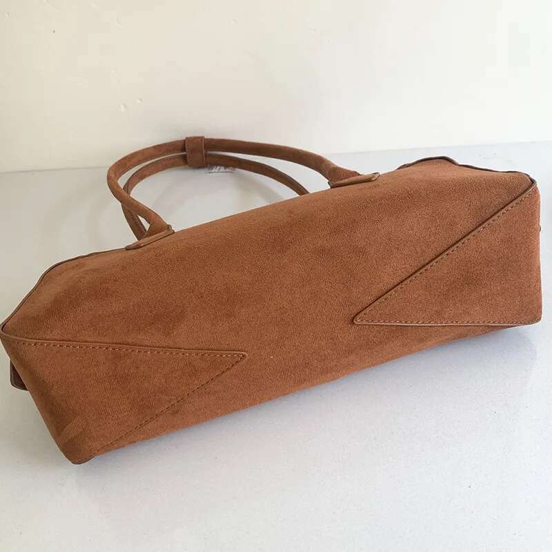 2025 Women's Sausage New Retro Frosted Cowhide Suede Niche Commuting Armpit French Stick Bag