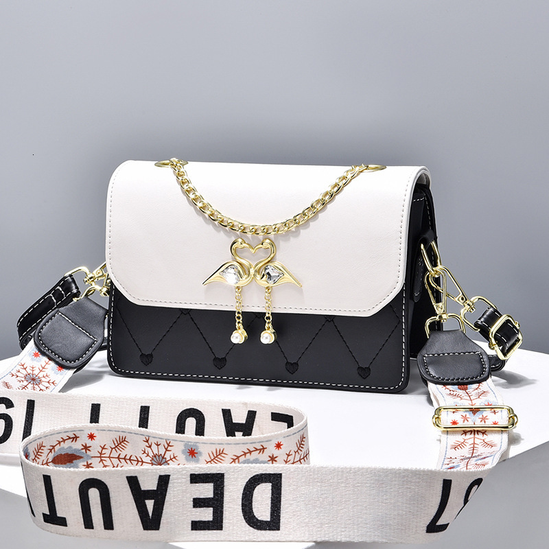 Bag 2025 new stylish women's single shoulder diagonal cross simple and high-end chain small square bag for women
