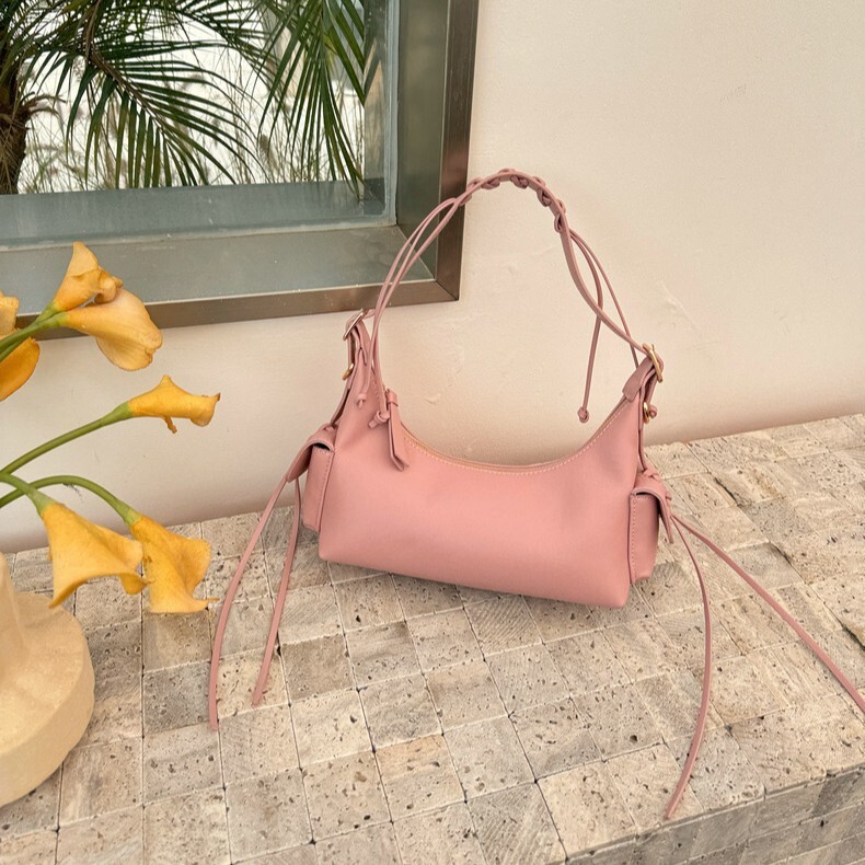 New Fashion Bow Korean Style Dumpling Fashion Single Shoulder Motorcycle Crossbody Bag Motorcycle Style Designer Underarm Bag Personalized Chain Desig