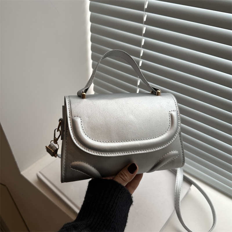 Free Delivery Designer Bag Hand Women's 2025 Autumn And Winter New Fashion Versatile Simple Small Square Ins Crossbody Popular This Year Luxury B