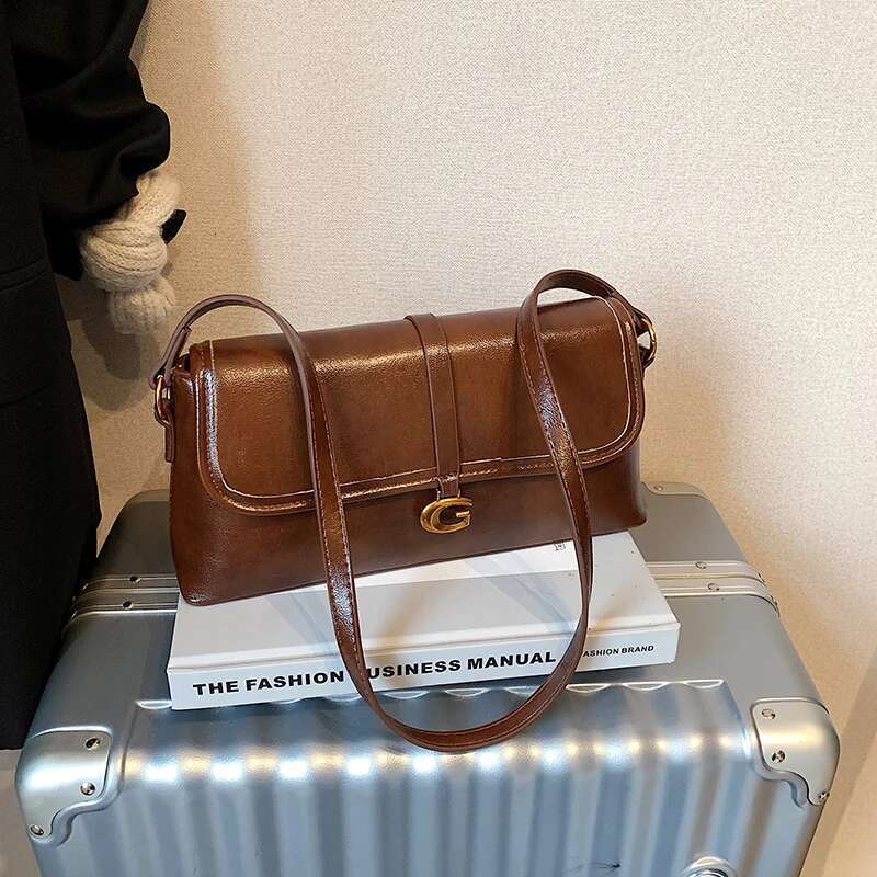 Vintage Handbag French Baguette Oil Wax Leather Single Shoulder Armpit Bag For Commuting