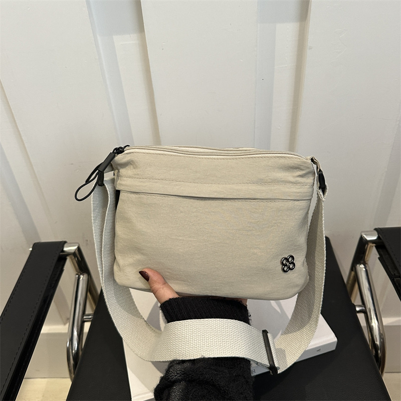 Free Delivery Designer Bag 2025 Simple Large Capacity Korean Single Cross Shoulder Women's Fashion Bag Winter Versatile Leisure Luxury Bag