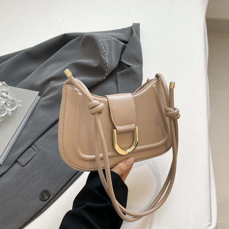 Versatile For Women In Spring And Summer New Free Delivery Designer Bag Luxury Bag New Crescent Shaped Saddle Highend Chain Shoulder Bag Fashionable W