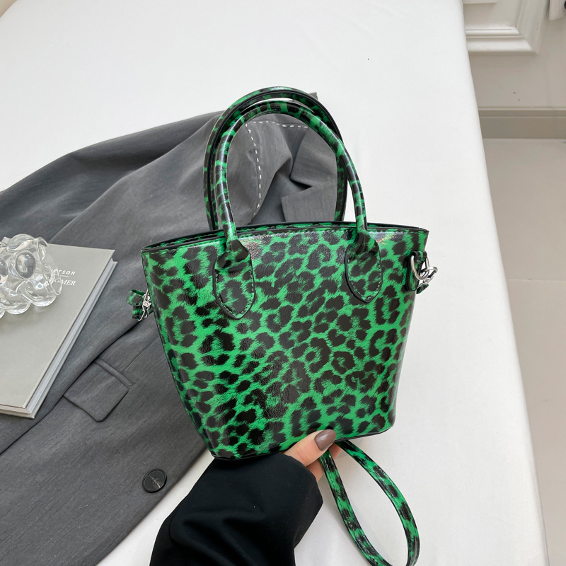Crossbody Women's Leopard Luxury Bag Print Single Shoulder 2025 New Trendy Summer New Free Delivery Designer Bag Casual Fashionable Small Bag Jap