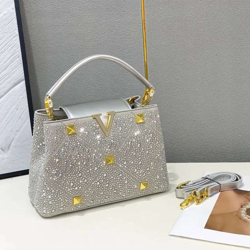 2024 Fashion New Desgin Dias Women's Handbags Ladies Leather Rivets Shoulder Crossbody Bag Evening Party Shell Bags