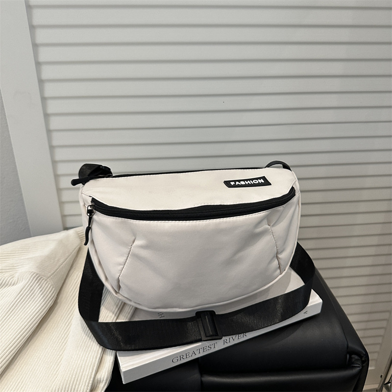 New Casual New Luxury Bag Free Delivery Designer Bag Crossbody Men Women Versatile Commuting And Class Large Capacity For Students Mailman Couple Outd