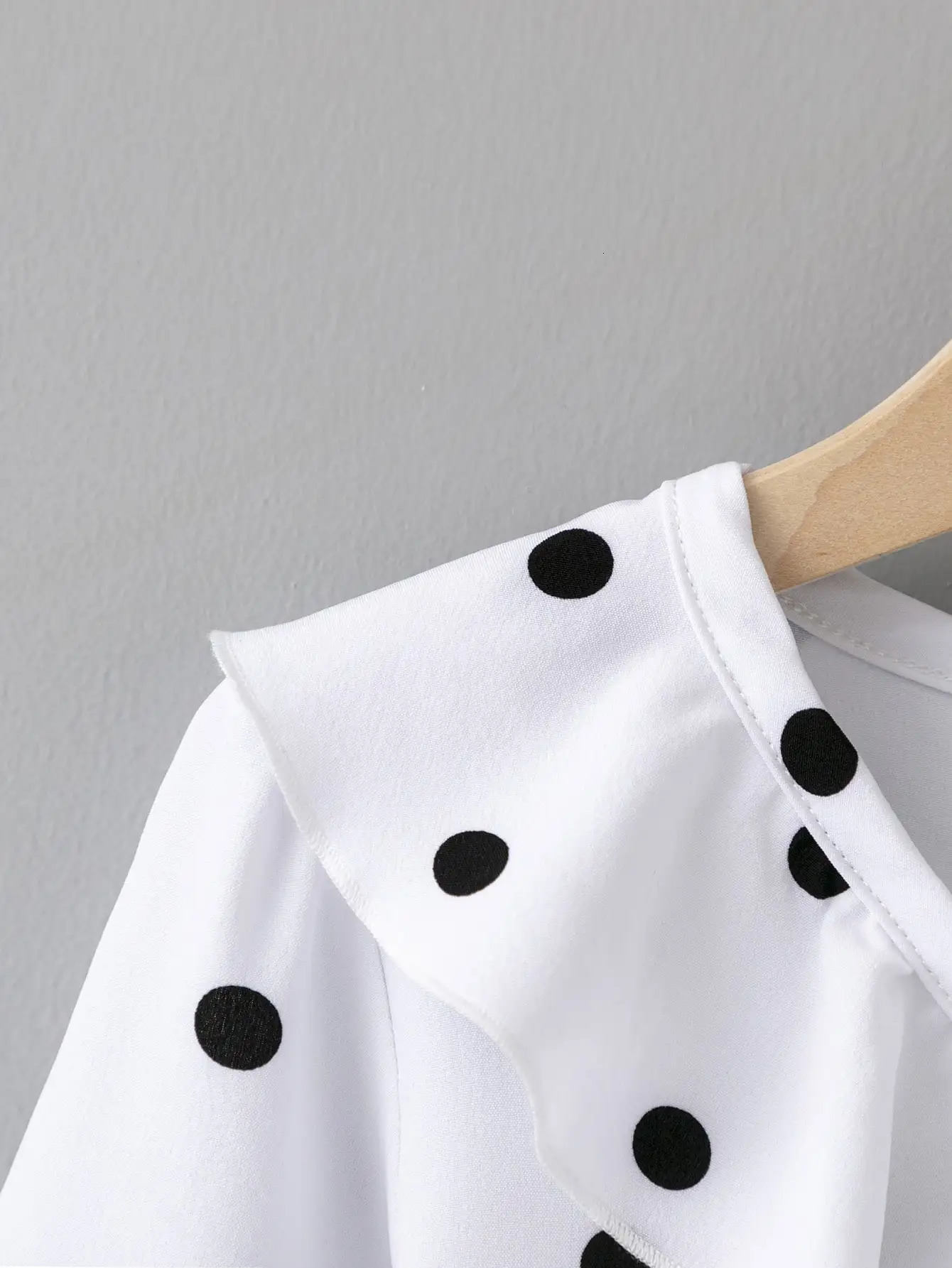 Summer childrens girls sweet and cute ruffled V-neck polka-dot horn long-sleeved casual comfortable shirt 250515
