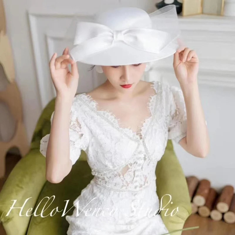 French White Bownot Satin Top Hat Women Banquet Elegant British Celebrity Dress Fascinator Bride Wedding Black Fedora Hat 250514