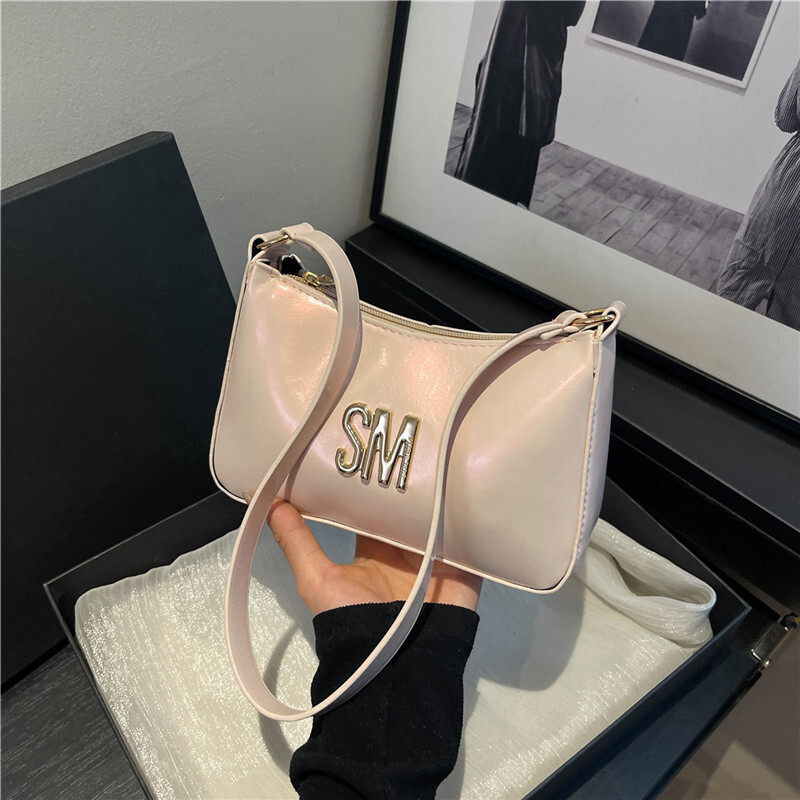 Western Women's 2025 Luxury Bag Summer New Style Texture Popular Letter Commuting Handheld New Free Delivery Designer Bag Crossbody Bag Trend
