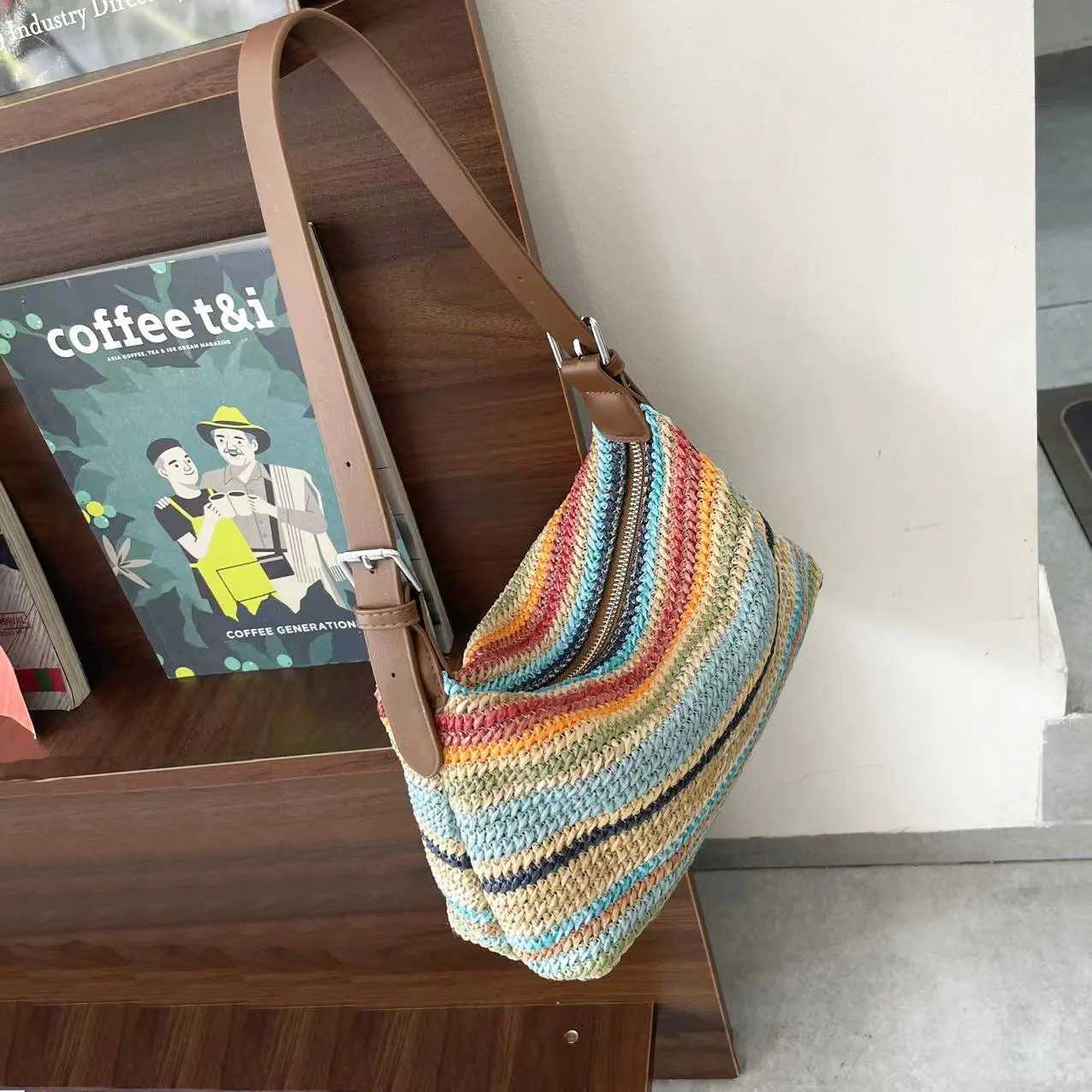 Summer Leisure Large Capacity Rainbow Straw Bag 2024 New Fashion Commuter Tote Bag Trendy Simple Shoulder BagXJ250515