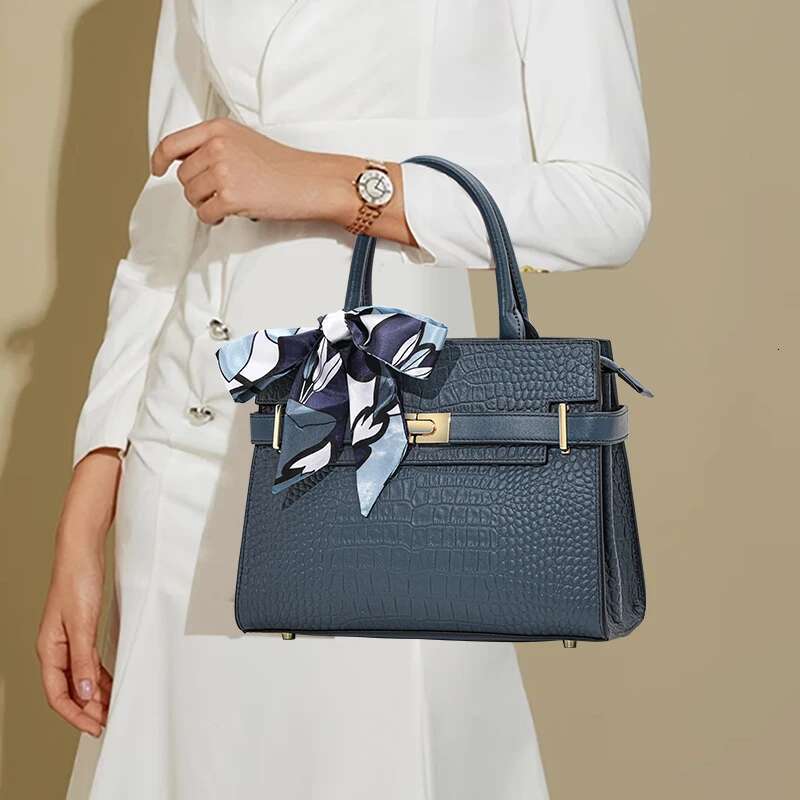 New Style Women's Mom-Style Handbag, Blue Color Gold Buckle Cowhide Leather Large Capacity Commuter Handbag For Women