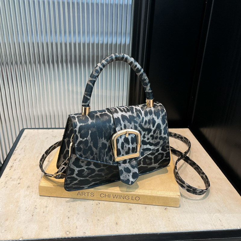 Free Delivery Designer Bag Leopard Print 2025 New Trend Fashionable Small Square Versatile Niche Design Crossbody For Winter Women Luxury Bag