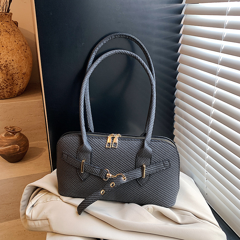 Luxury Bag Women's New Free Delivery Designer Bag Pillow 2025 New Personalized Niche Design Shoulder Large Capacity Fashionable Underarm Bag Vers