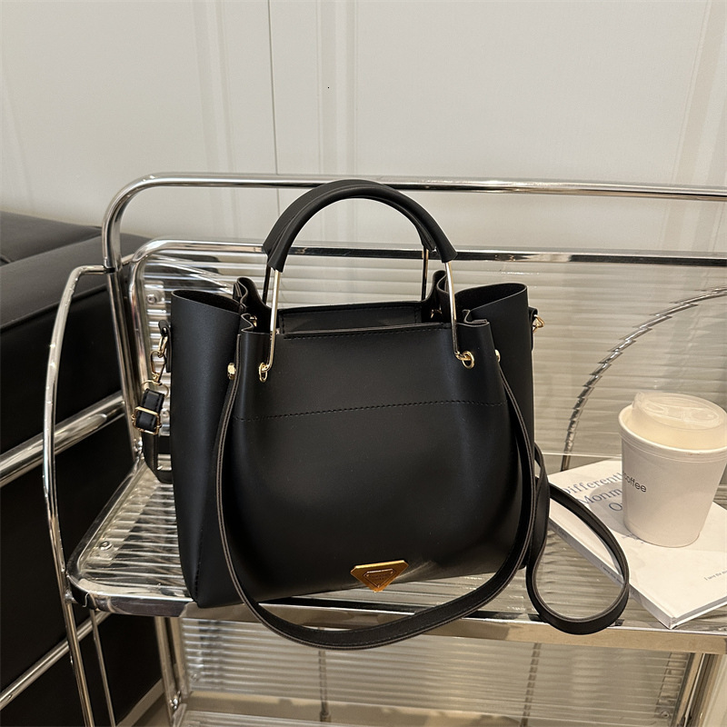 Spring New Women's Fashion Handheld Luxury Bag Bucket With High Quality Texture Single New Free Delivery Designer Bag Shoulder Diagonal Cross Sim