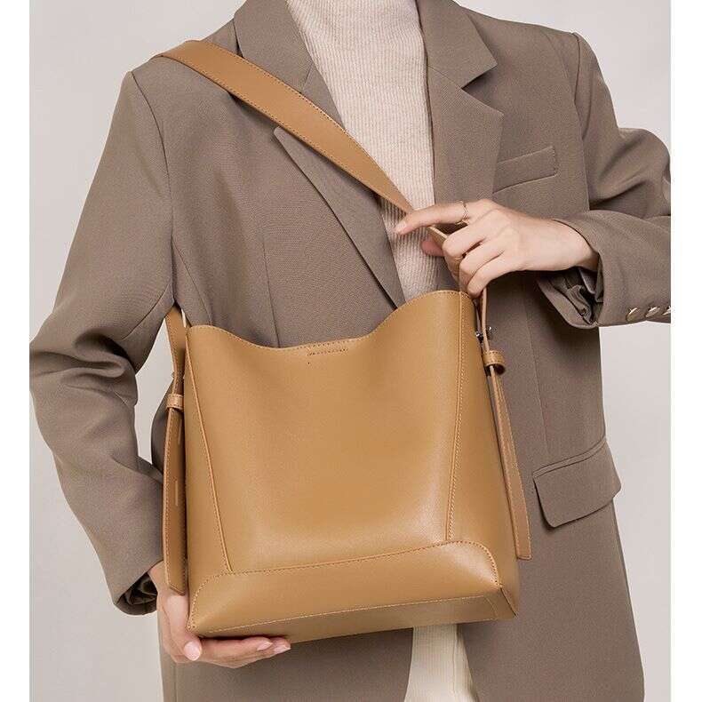 Spring Summer Leather for Women 2025 High end Solid Color Bucket Large Capacity Commuter Tote Single Shoulder Crossbody Bag