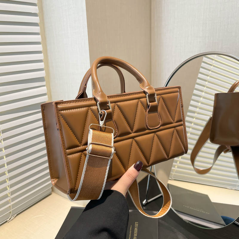 Free Delivery Designer Bag Premium 2025 Fashionable Versatile Ins Stylish Handheld Small Square Broadband Crossbody Bag Luxury Bag