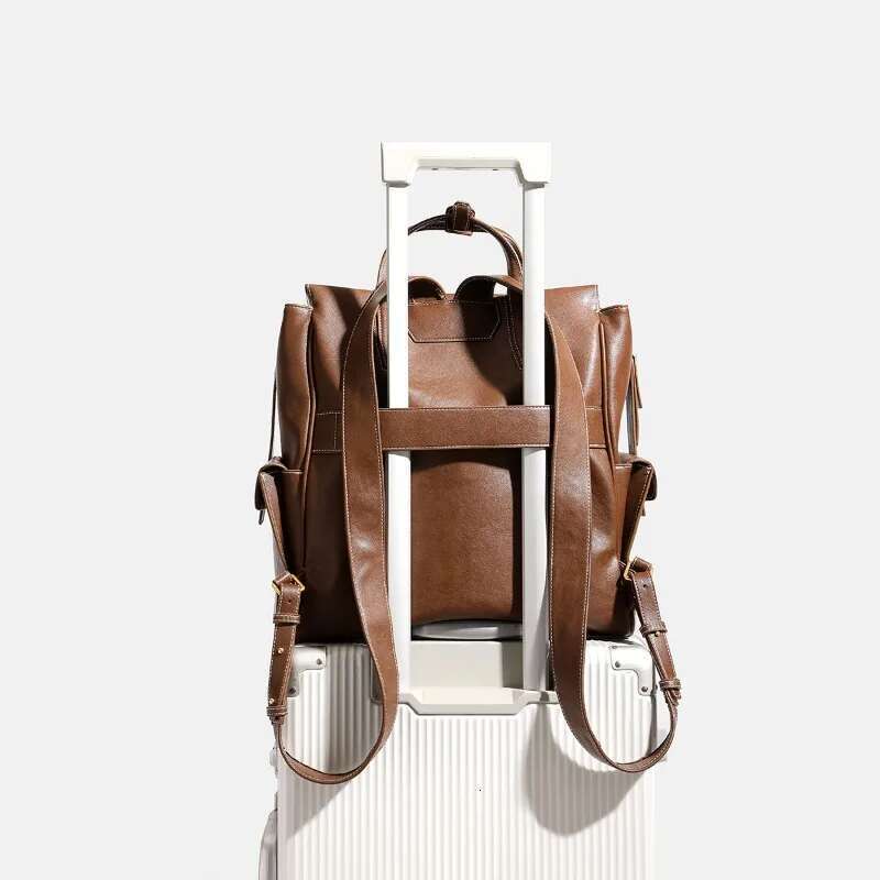 High end oil wax leather backpack with retro vegetable tanned leather, large capacity travel and commuting 14 inch computer bag