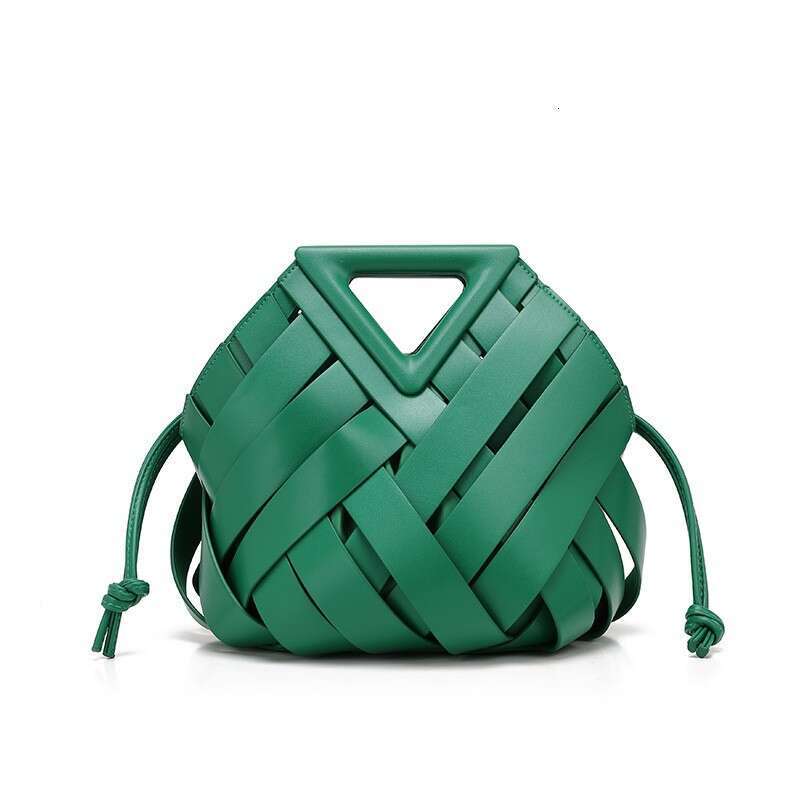 Large Capacity New Vegetable Basket handbag messenger bag Triangular Magnetic Buckle Hand Woven Hollow Women's Bag