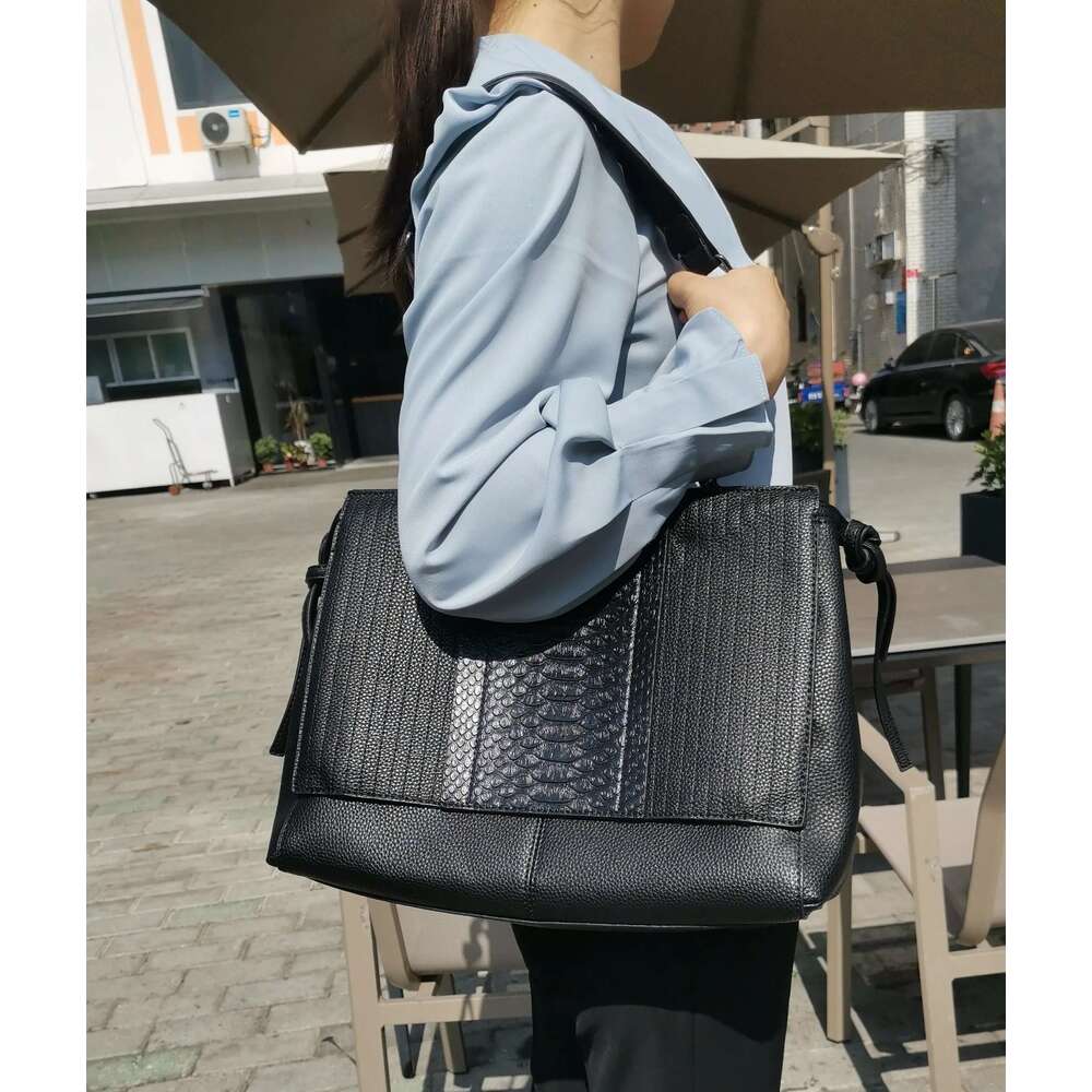 Crocodile Pattern Women Shoulder Bags Designer Female Handbags Large Capacity Fashion Chain Lady Big Totes Elegant Commuter Bag