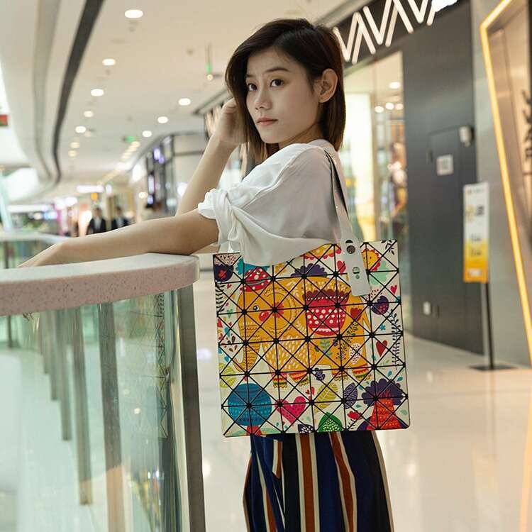 2025 Summer New handbag Folding Geometric Splicing Diamond Grid Women's Fashion Trend Small Simple Underarm Bag
