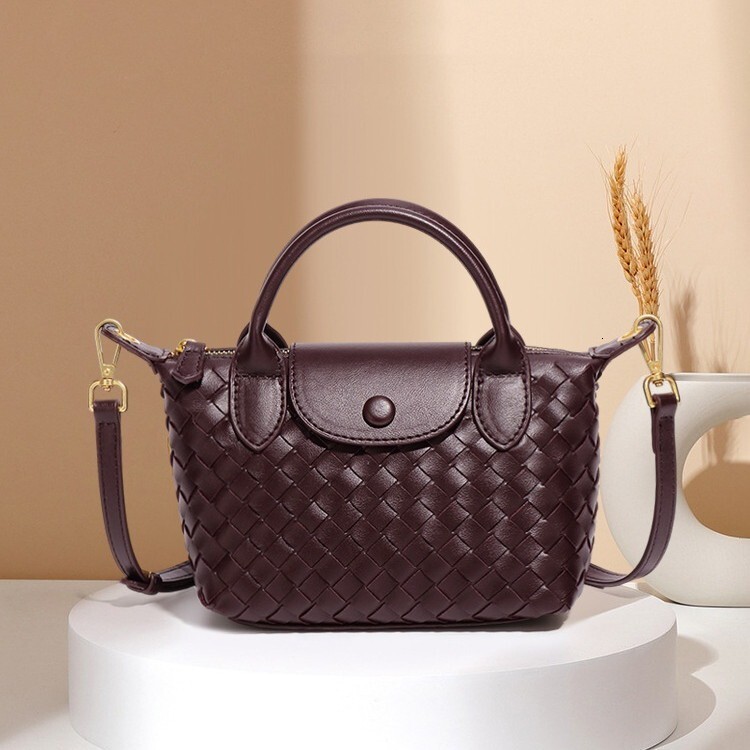 New handmade dumpling bag, fashionable bucket bag, new minimalist women's crossbody bag, high-end texture, trendy diamond grid woven bag, versati