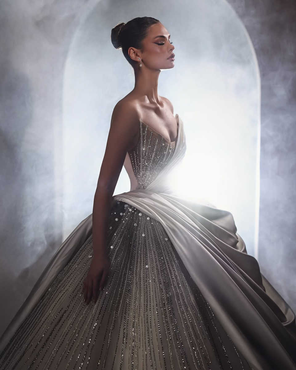 Luxurious Ball Gown Wedding Dress Sweetheart Neck Sleeveless Bridal Gowns Sequins Pearls Sweep Train Dresses Custom Made vestidos de novia