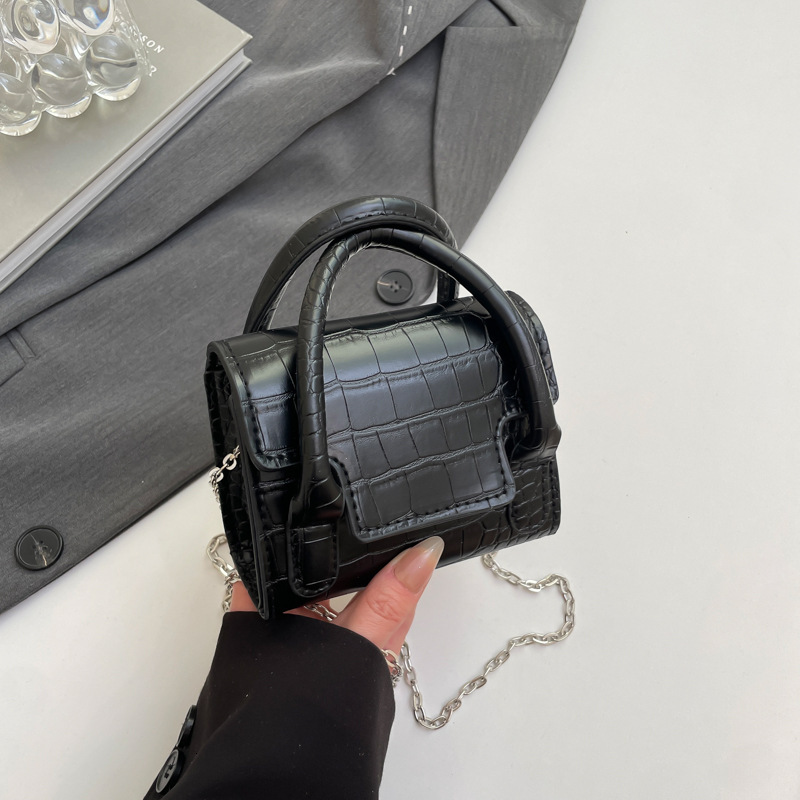 2025 New Stylish Design Single Shoulder Western Style New Free Delivery Designer Bag Solid Color Cover Small Square Handheld Luxury Bag Texture Crossb
