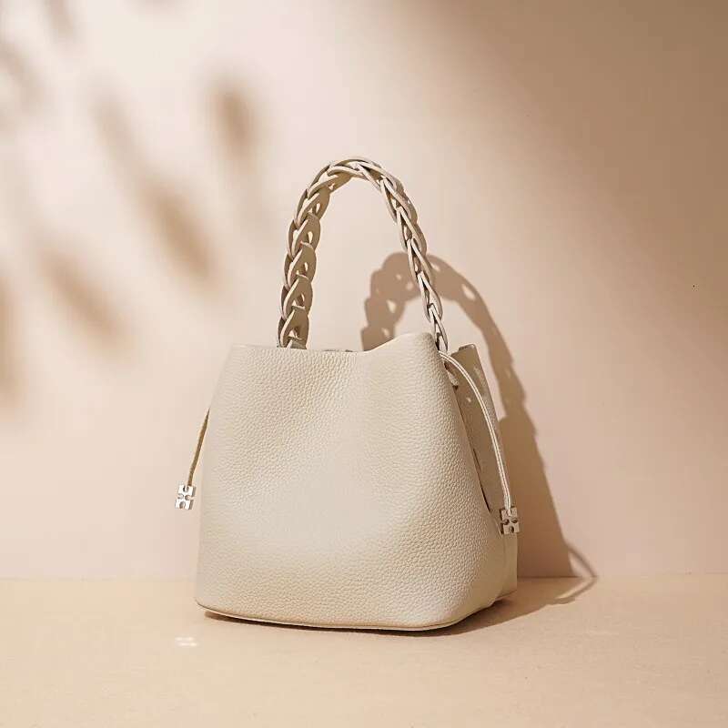 Cowhide Bucket Bag 2025 New High Quality Genuine Leather Crossbody Versatile Commuting Shoulder Elegant Handbag