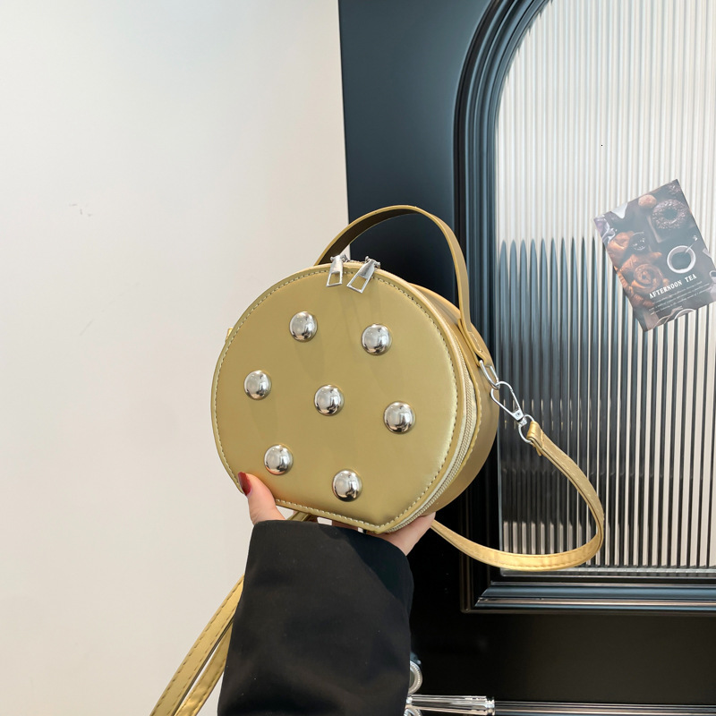 Women's Personality Rivet New Free Delivery Designer Bag 2025 New Korean Version Luxury Bag Fashionable Niche Design Versatile Exquisite Crossbod