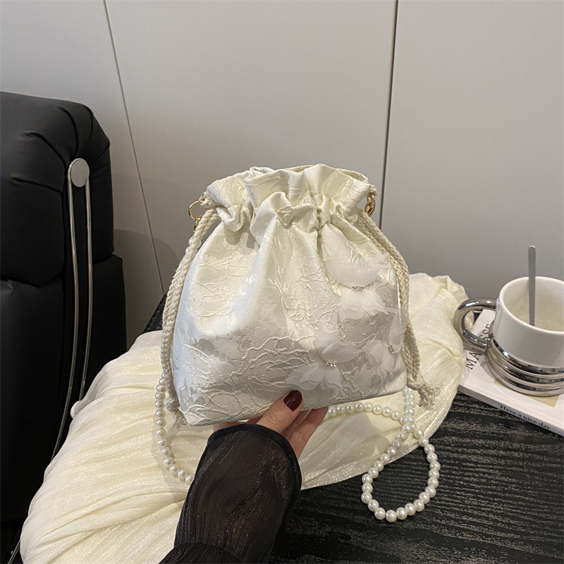 This Year's Popular Luxury Bag Fashion Pearl New Free Delivery Designer Bag Shoulder Crossbody 2025 Spring And Summer New Stylish Water Bucket Ba