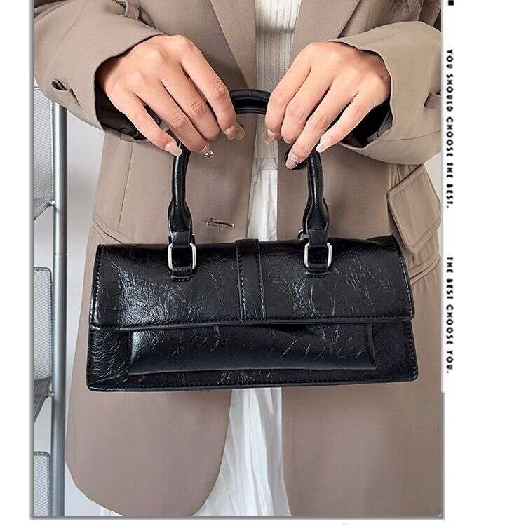 Niche 2025 new high-end crossbody handbag shoulder motorcycle ins Japanese Korean French stick bag
